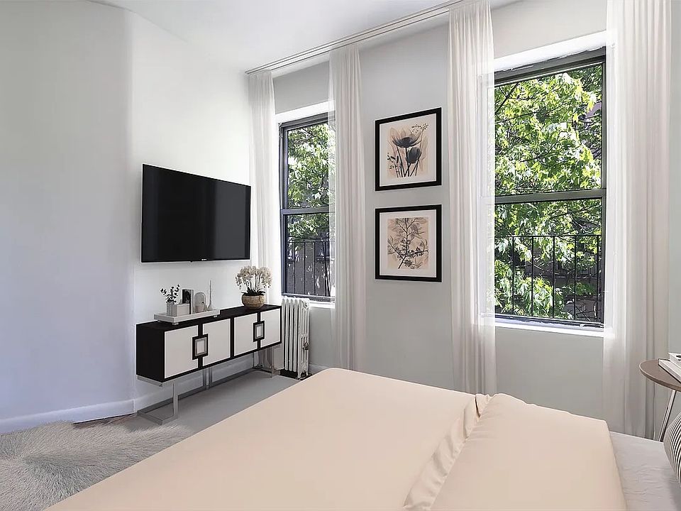 1st image of 309 E 61st St APT 17