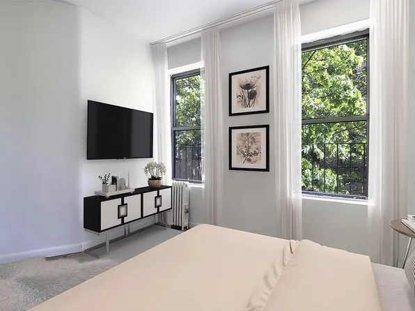 309 East 61st Street image 1 of 3