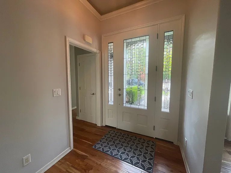228 Winchester Creek Ave — Photo 2