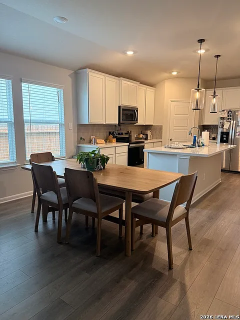 4 bed, 3.0 bath, 2045 sqft, $2,500 — Photo 2