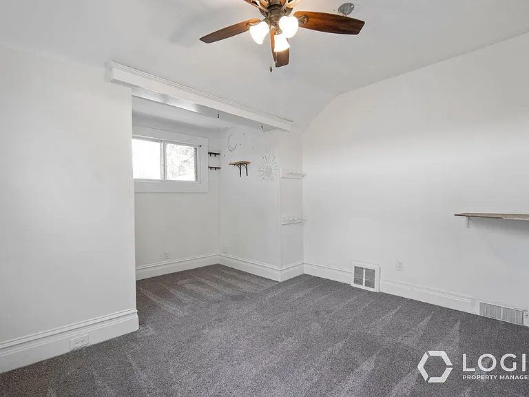 423 S Douglas St #UPSTAIRS — Photo 11