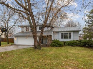 1490 NW 104th St, Clive, IA 50325