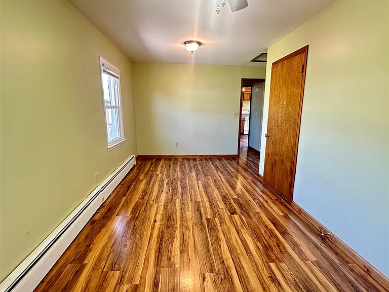 111 Round Hill Rd — Photo 17
