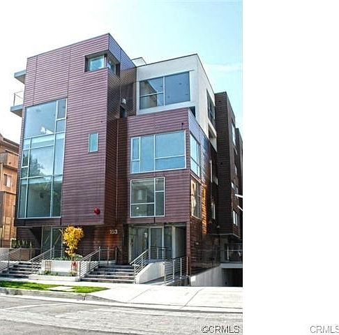 1st image of 153 S Hudson Ave #405