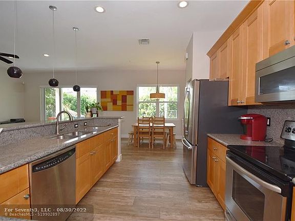 4th image of 743 Tulip Cir