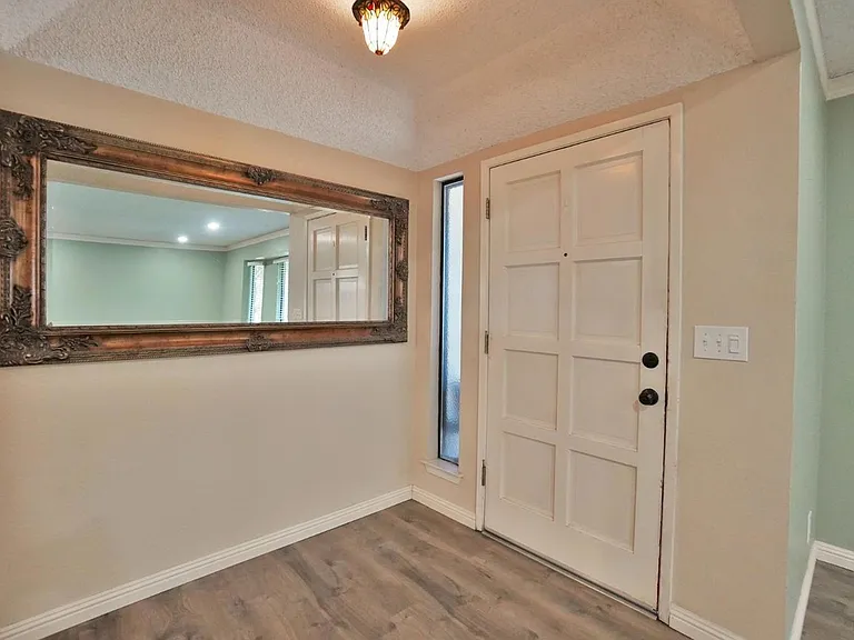 5823 E Washington Ave — Photo 4