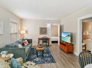 112 E Sunnyside Ave, Libertyville, IL 60048