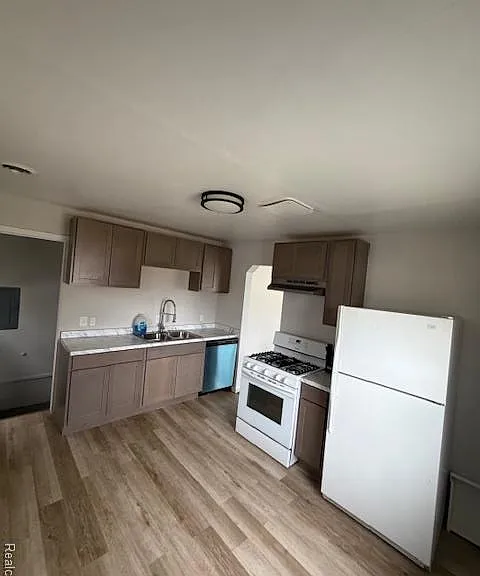 3887 Moore Ave — Photo 6