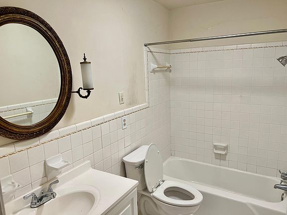 4th image of 300 4th Ave S APT 5