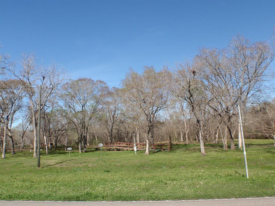 2nd image of 2035 Fm 524 Rd
