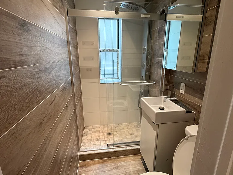 3155 Broadway #19 — Photo 6