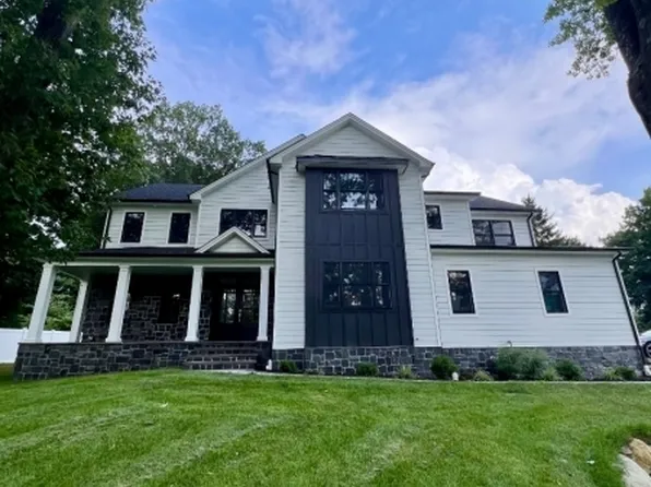 164 Spring Valley Rd, Park Ridge Boro, NJ 07645