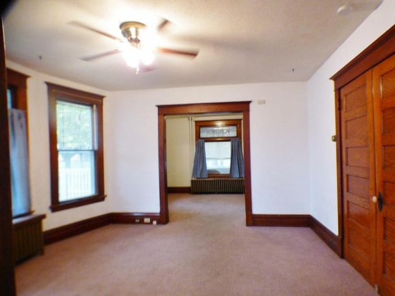 3rd image of 1105 Minnehaha Ave E