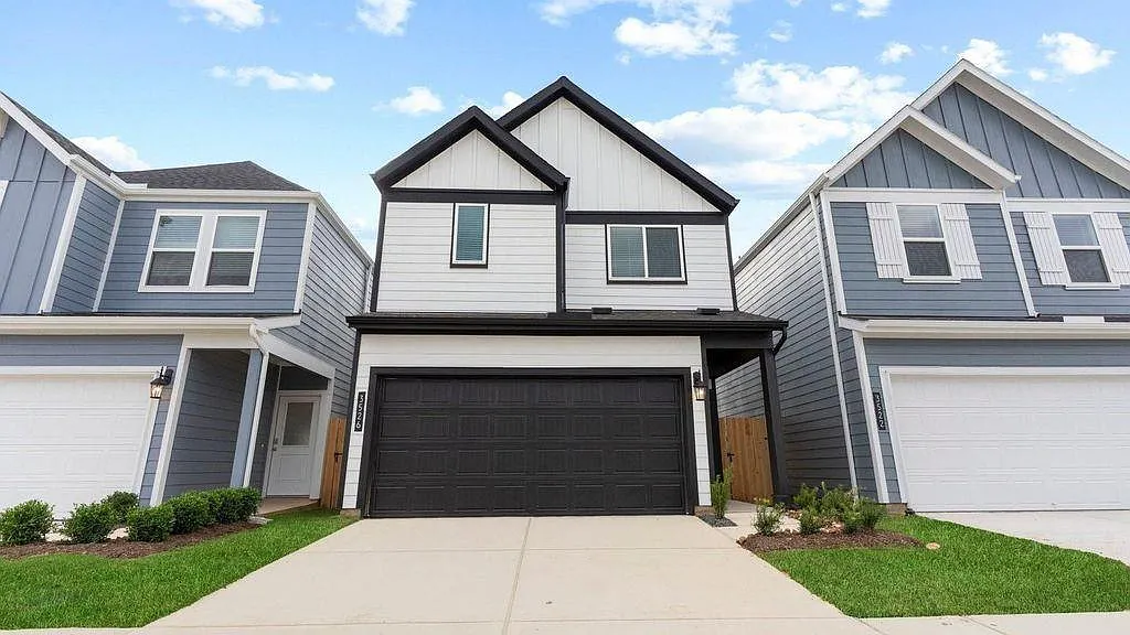 3 bed, 2.5 bath, 1913 sqft, $2,400 — Photo 1