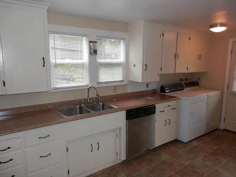 Spacious Kitchen