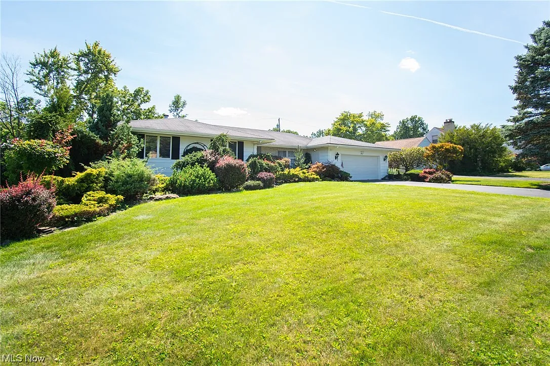 3150 Halsey Dr NE photo 1
