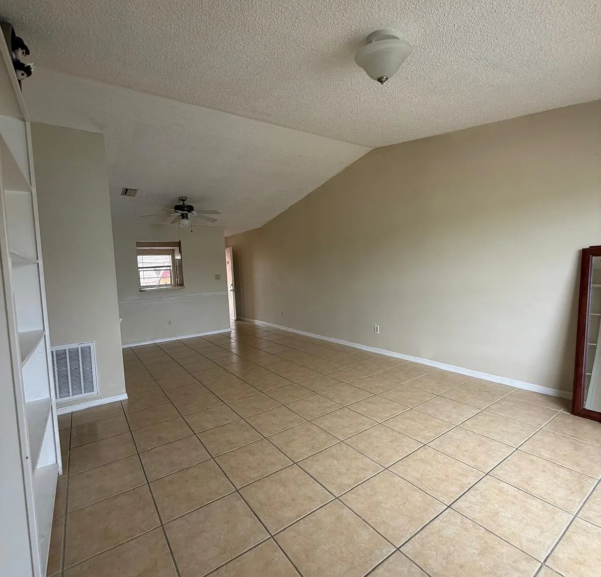 2 bed, 750 sqft, $1,600 — Photo 4