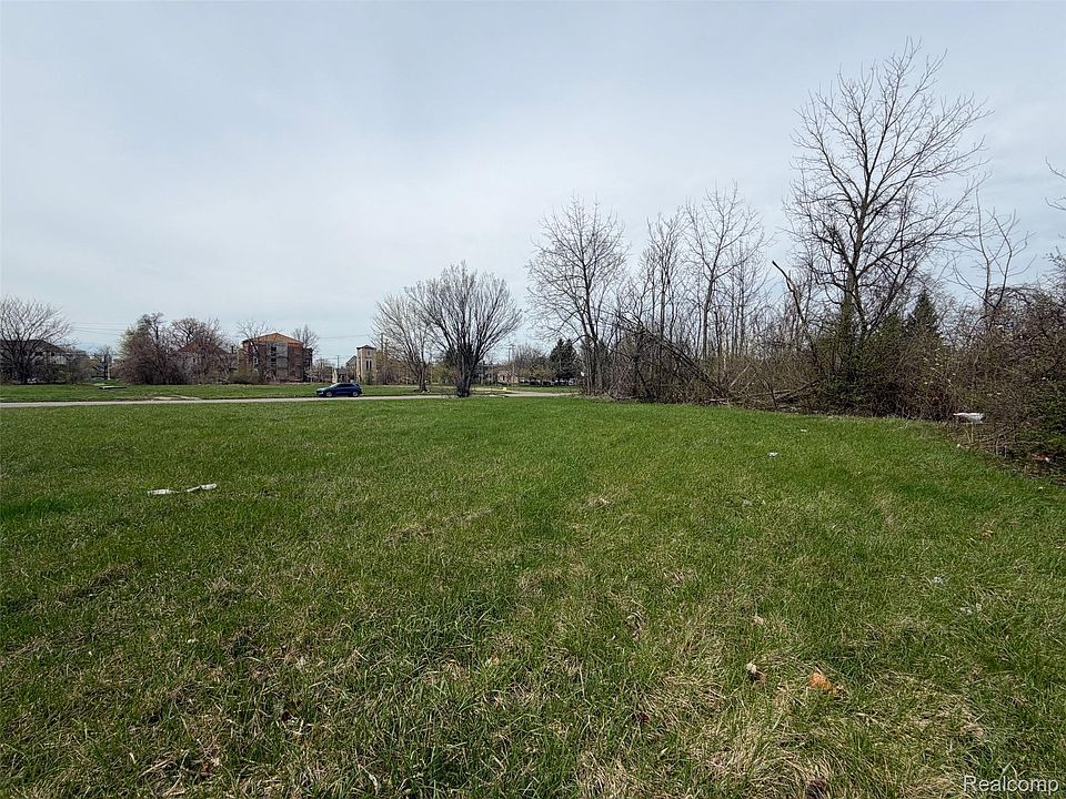 2nd image of 698 Field St