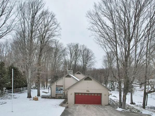 2635 Manorwood Dr, Gaylord, MI 49735