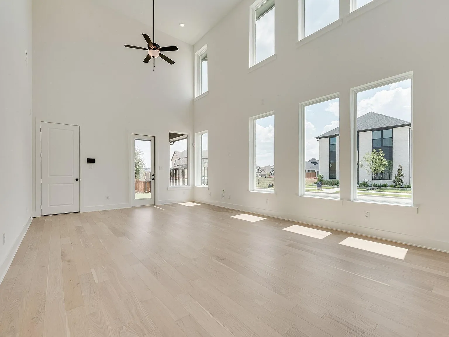 4 bed, 2468 sqft, $3,200 — Photo 4