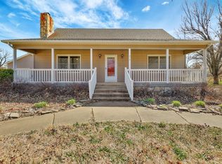 216 N Chestnut St, Douglass, KS 67039