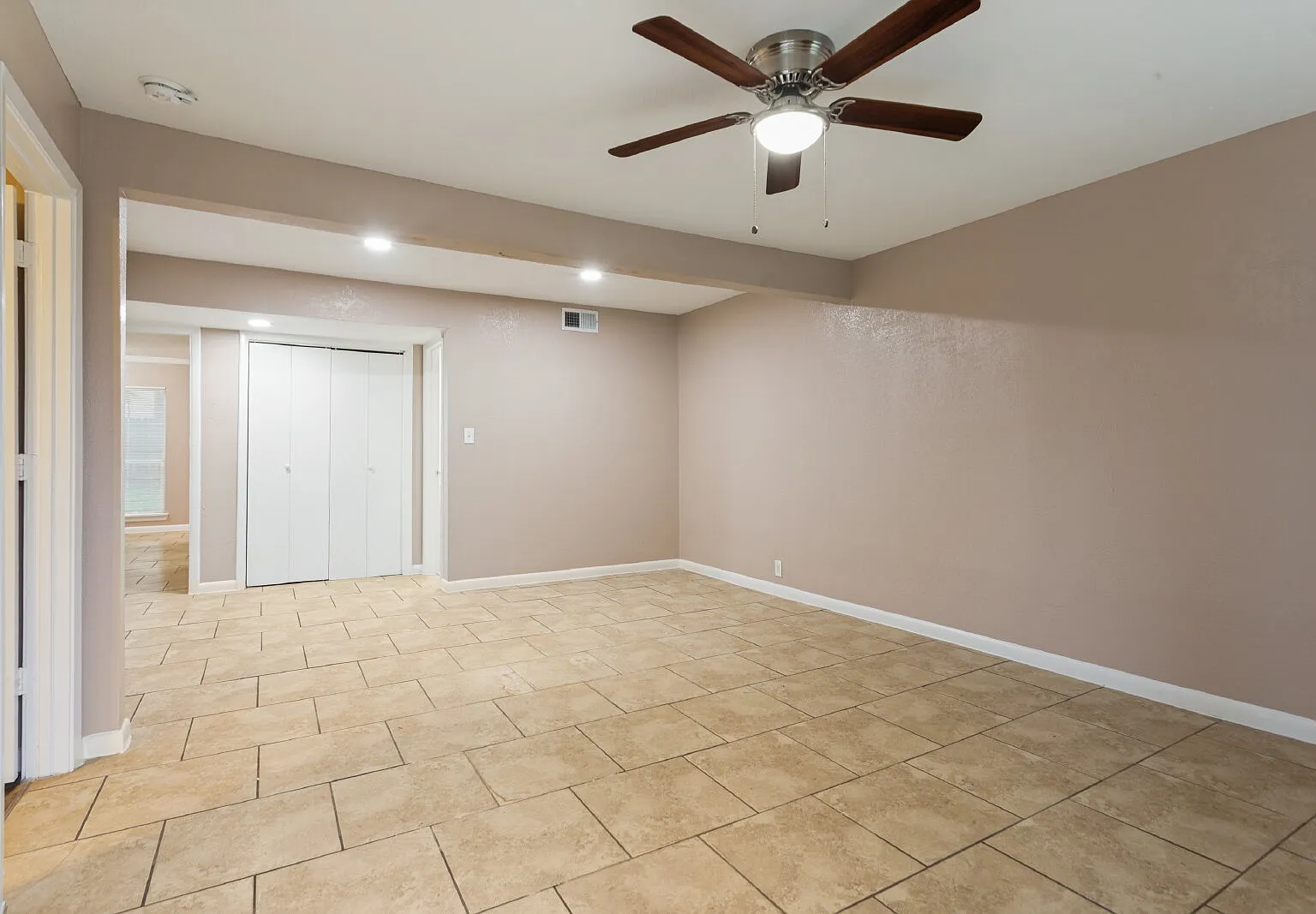 4 bed, 2.5 bath, 1920 sqft, $2,125 — Photo 3