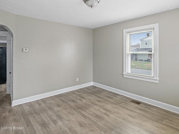 2nd image of 1317 Oakwood Ave
