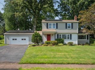 160 Country Ln, East Hartford, CT 06118