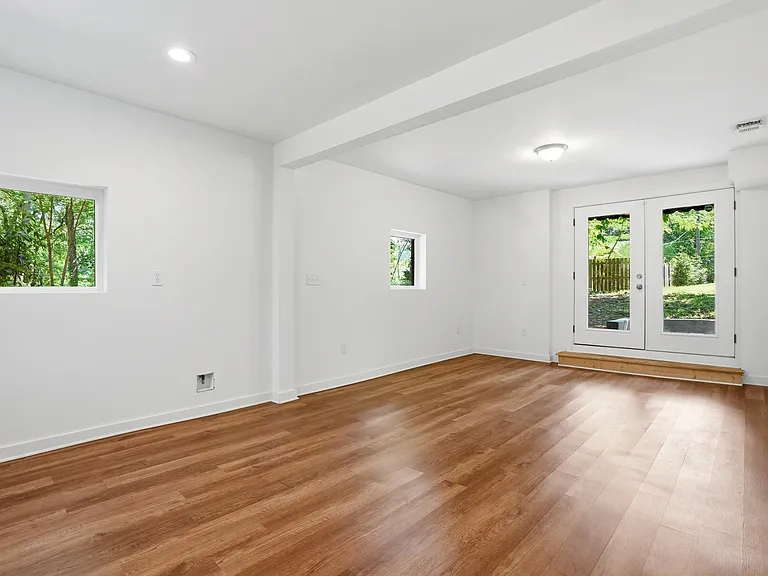 439 Oak Rd — Photo 11