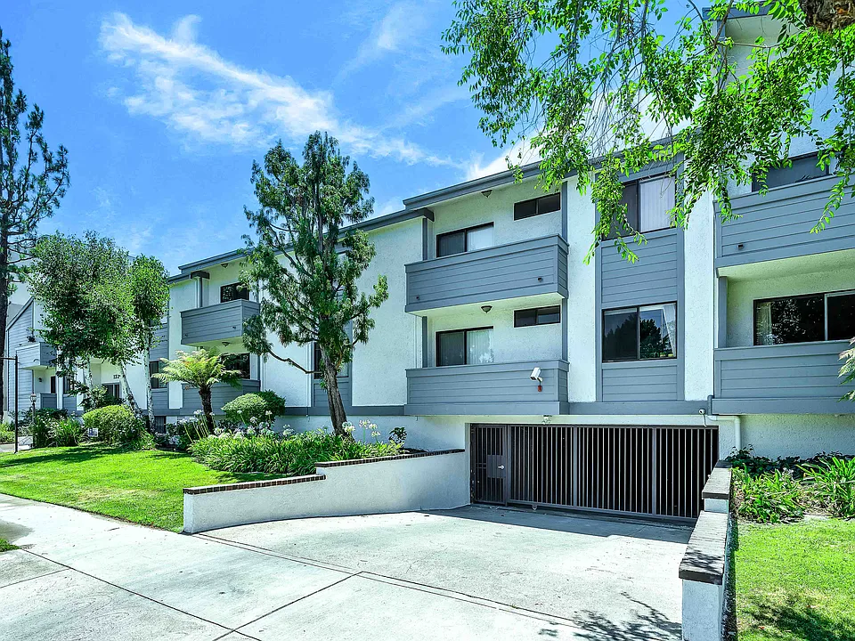 Moorpark Lofts
