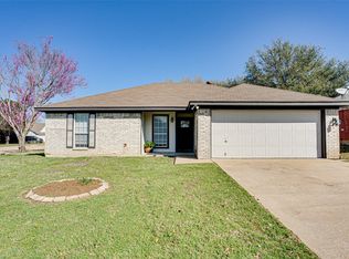 34 Vermont Ave, Midlothian, TX 76065
