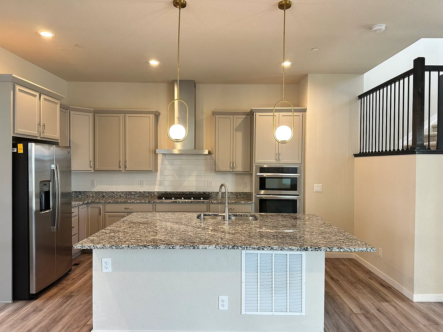 4 bed, 3.5 bath, 2483 sqft, $4,300 — Photo 4