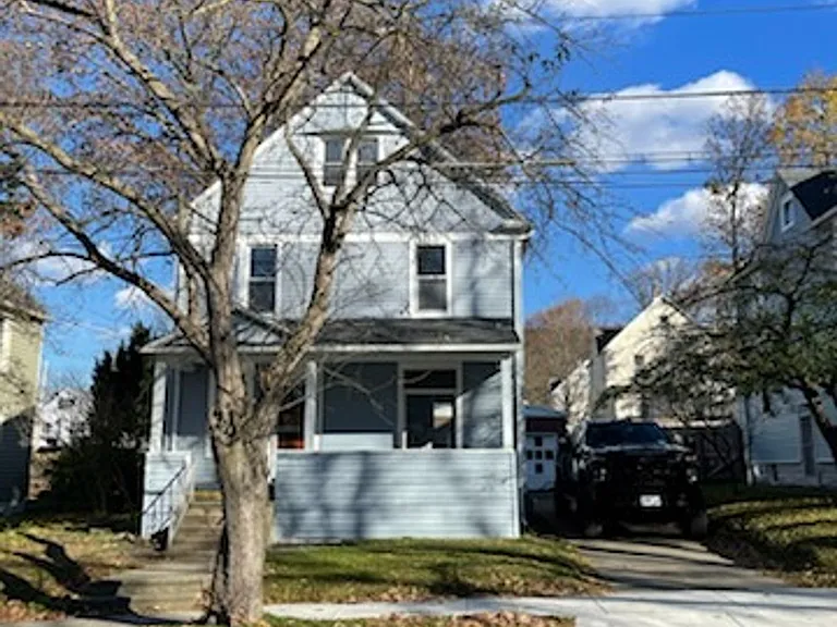 15 Duane Ave — Photo 2