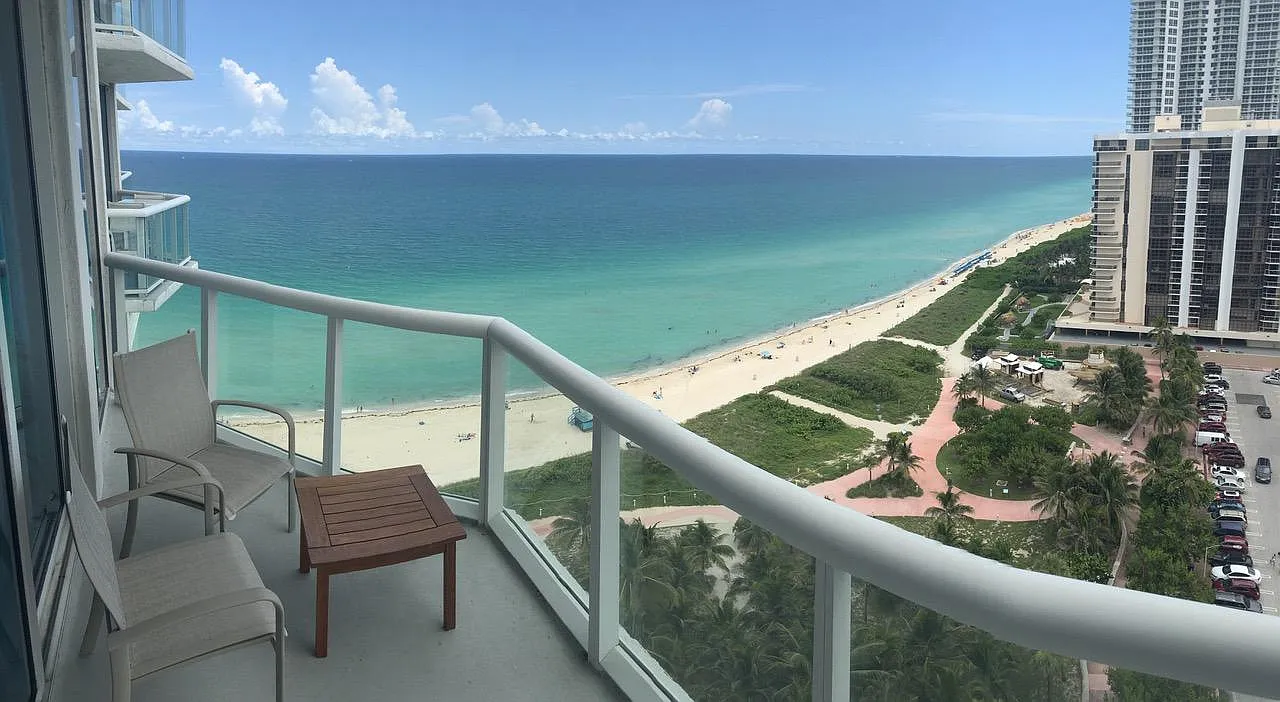 1 bed, 1.5 bath, 840 sqft, $4,100 — Photo 2