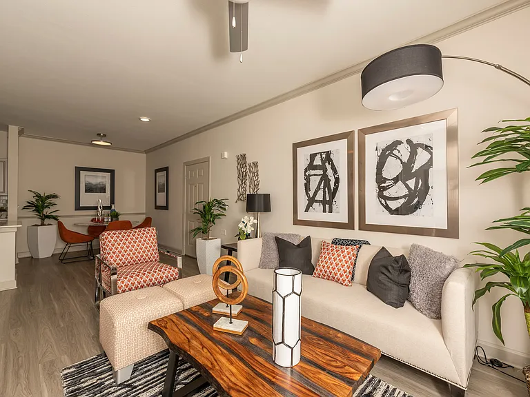 Woodbridge Villas — Photo 9