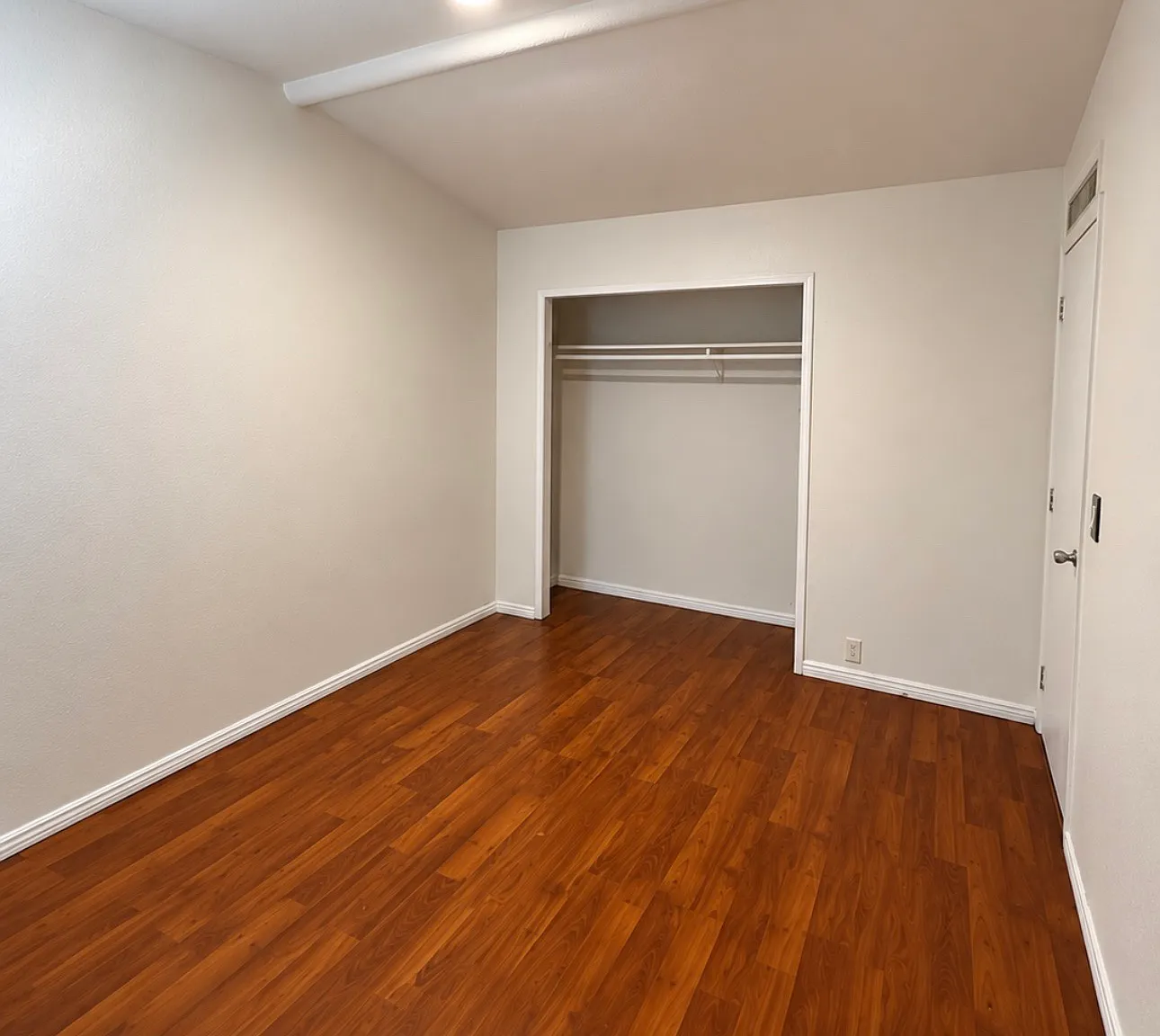 2 bed, 872 sqft, $1,200 — Photo 1