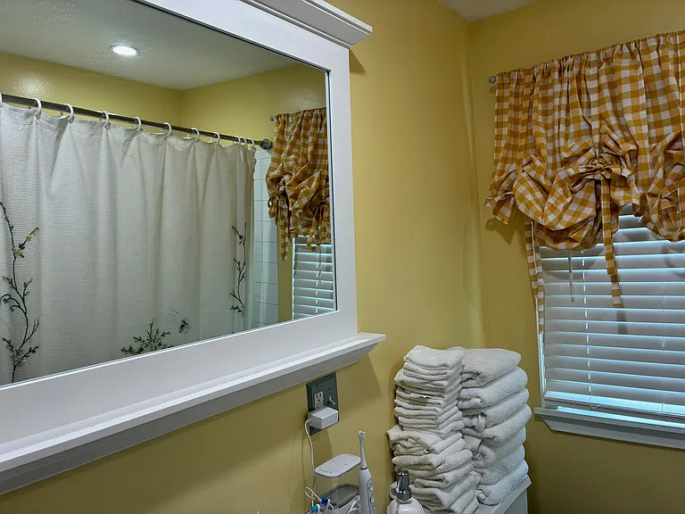2318 E Franklin St — Photo 6