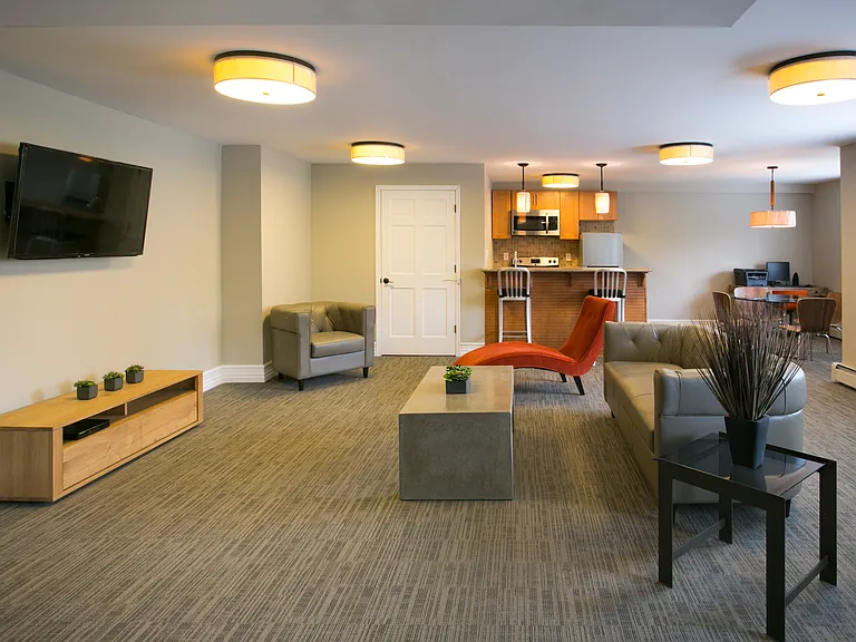 Stratford Apartments — Photo 35