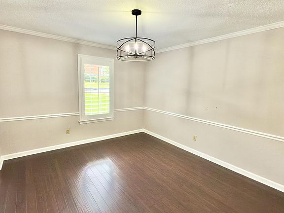 5th image of 7150 Woodridge Ln
