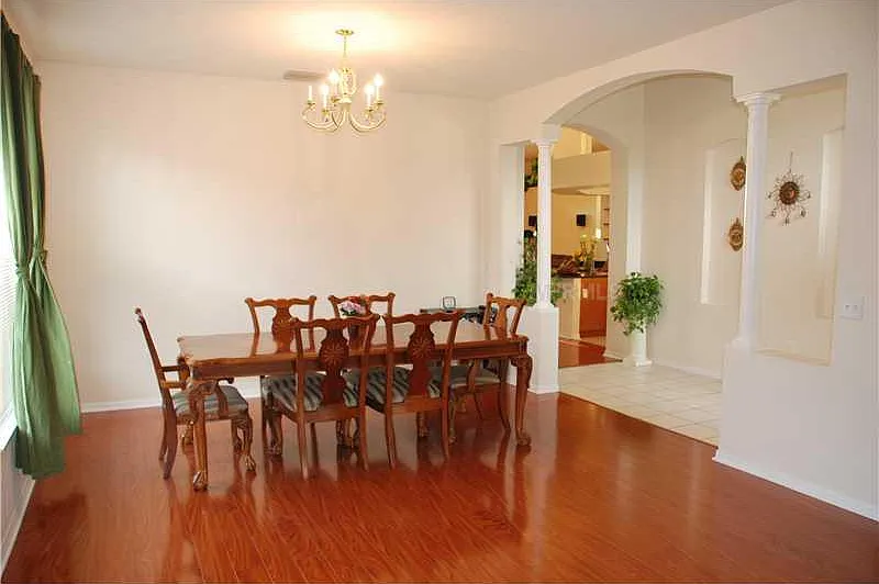 4 bed, 2421 sqft, $2,700 — Photo 4