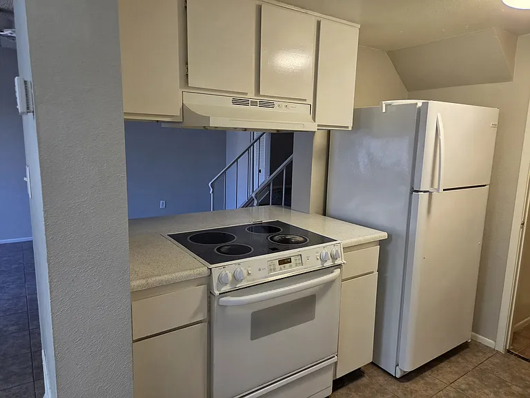 3213 W Royal Palm Rd — Photo 7