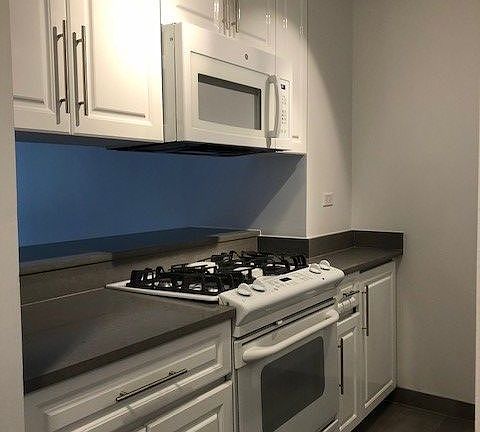 3rd image of 400 E 71st St APT 9s