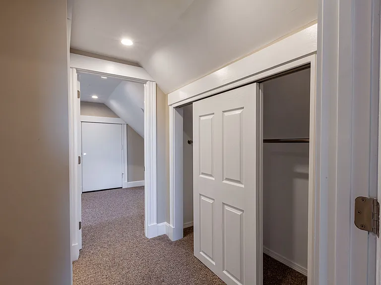 3rd floor hallway and closet