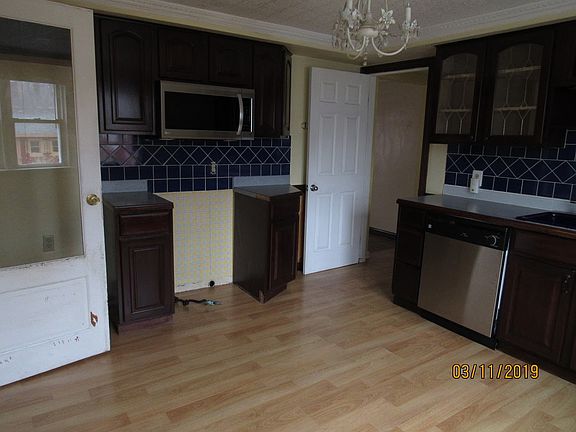 4th image of 327 Emporium Ave