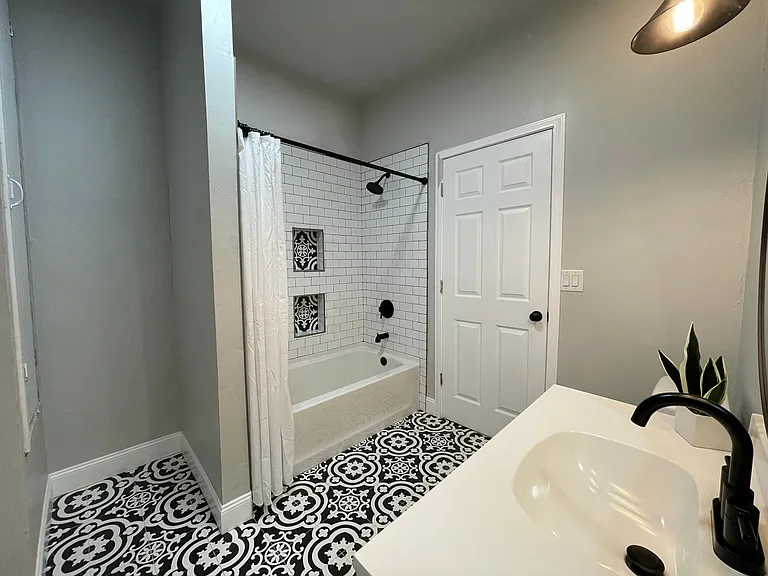 1317 E Broadway St — Photo 20