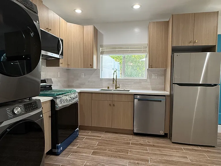 All brand new kitchen appliances.