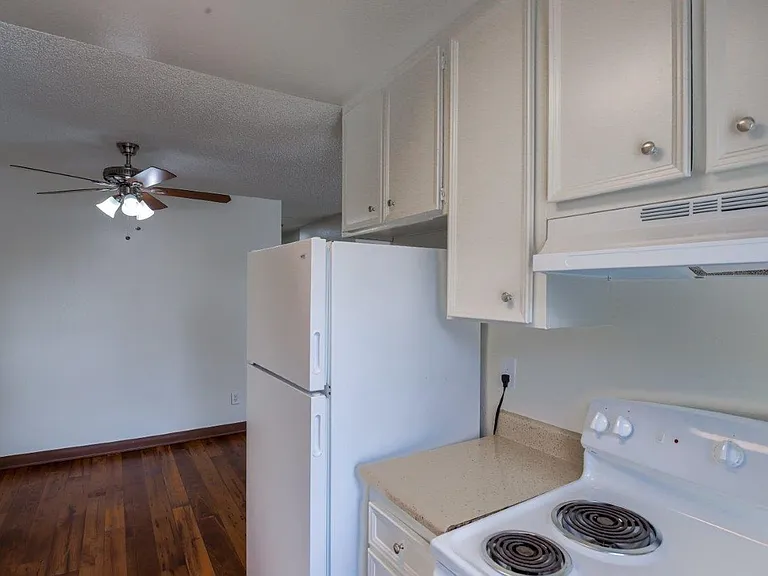 Parkview Poway Apartments — Photo 47