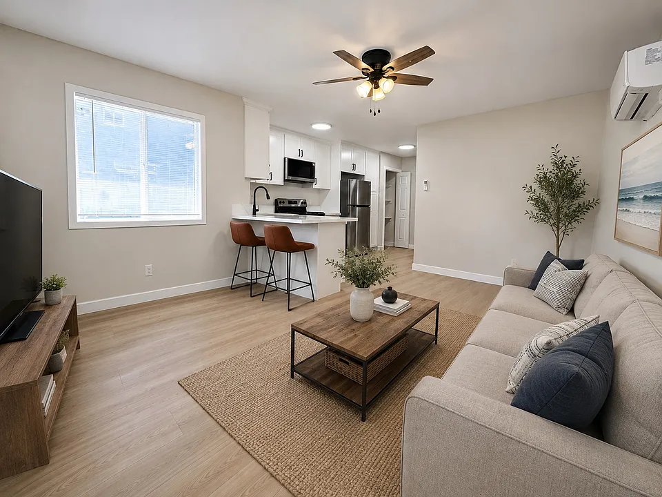 720 E 8th St #9