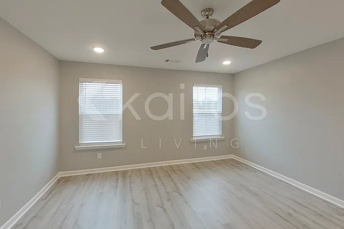 394 Angela St — Photo 7