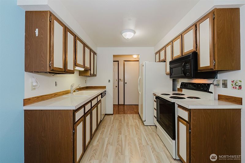4th image of 3580 Narrows View Lane NE #103